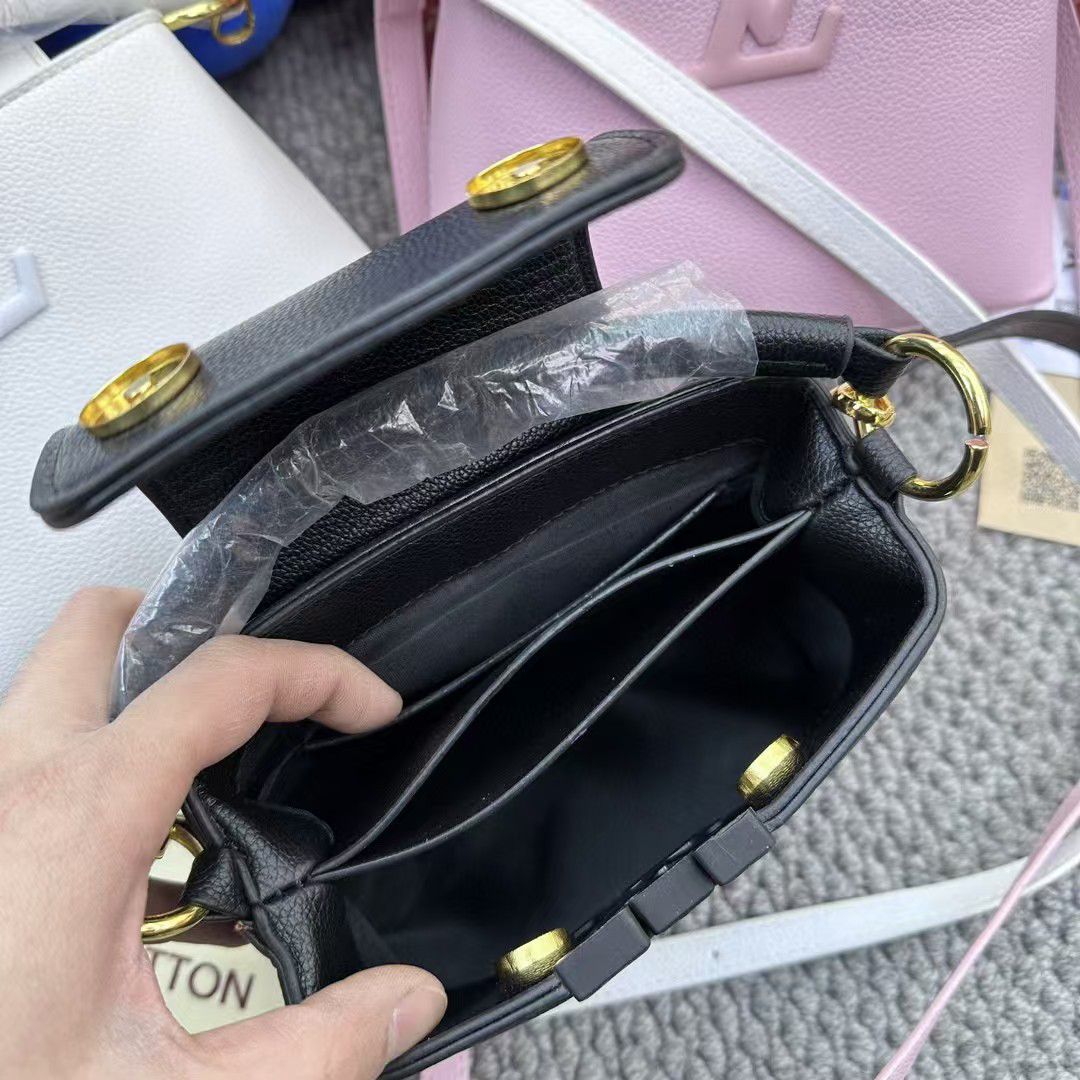 ๐๐ Capucines Mini Leather Bag