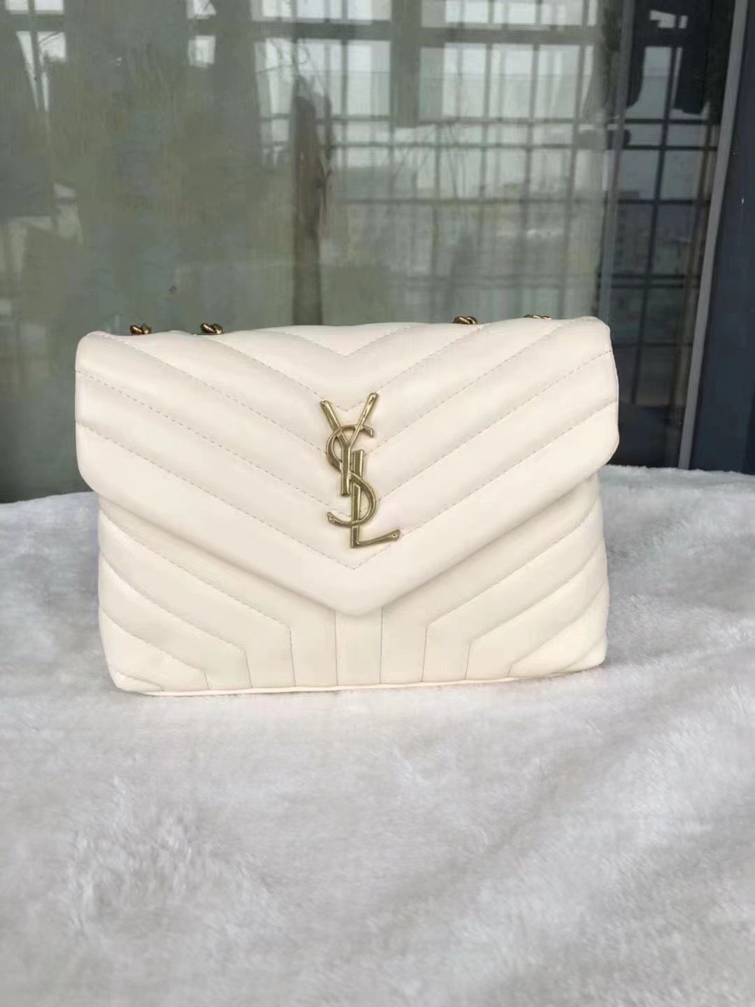 ๐๐๐ ๐๐๐๐๐ Quilted Monogram Shoulder Bag 30 cm