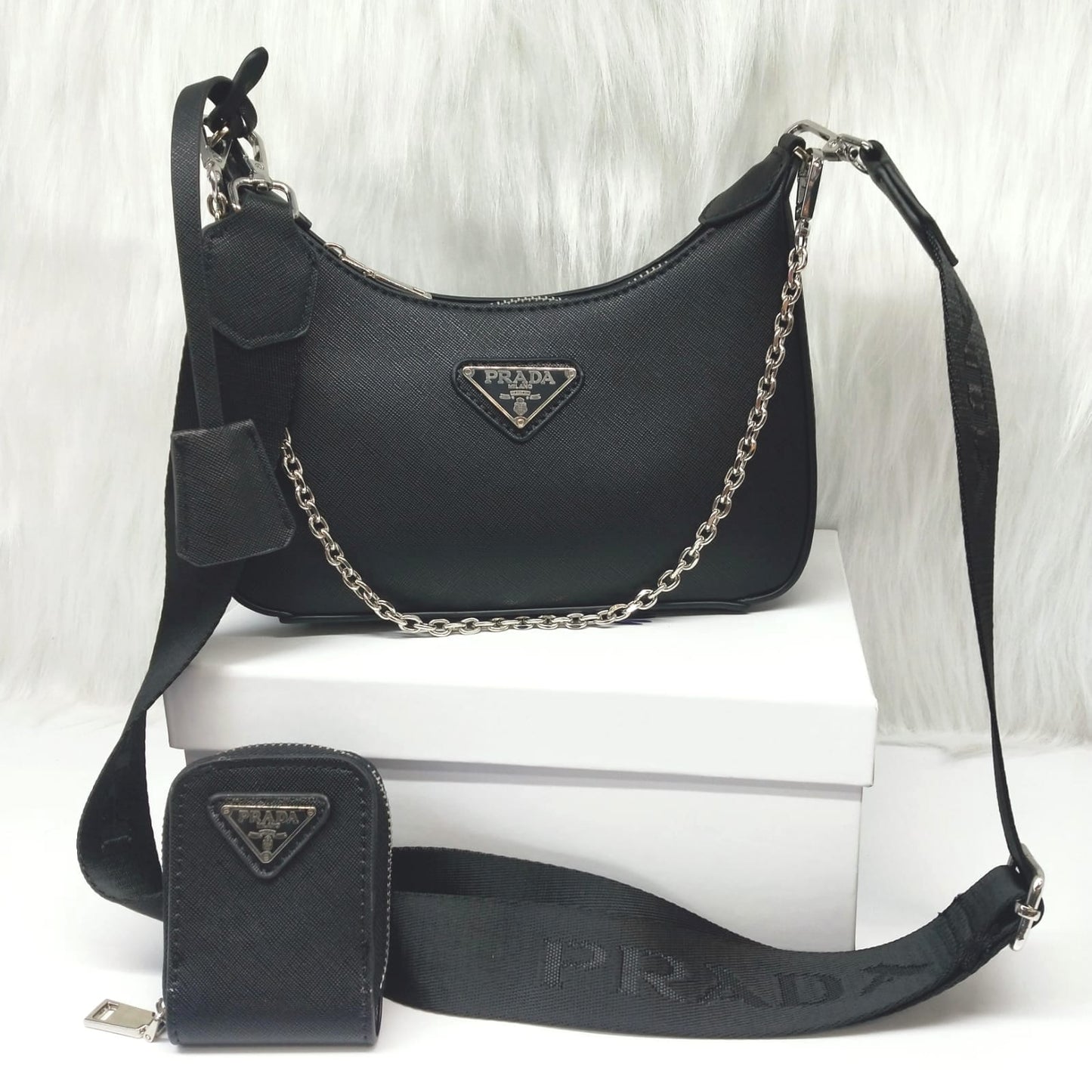 ๐๐๐ซ๐๐๐ Re-Edition Shoulder Bag