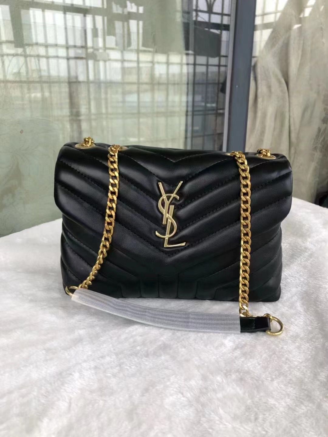 ๐๐๐ ๐๐๐๐๐ Quilted Monogram Shoulder Bag 30 cm
