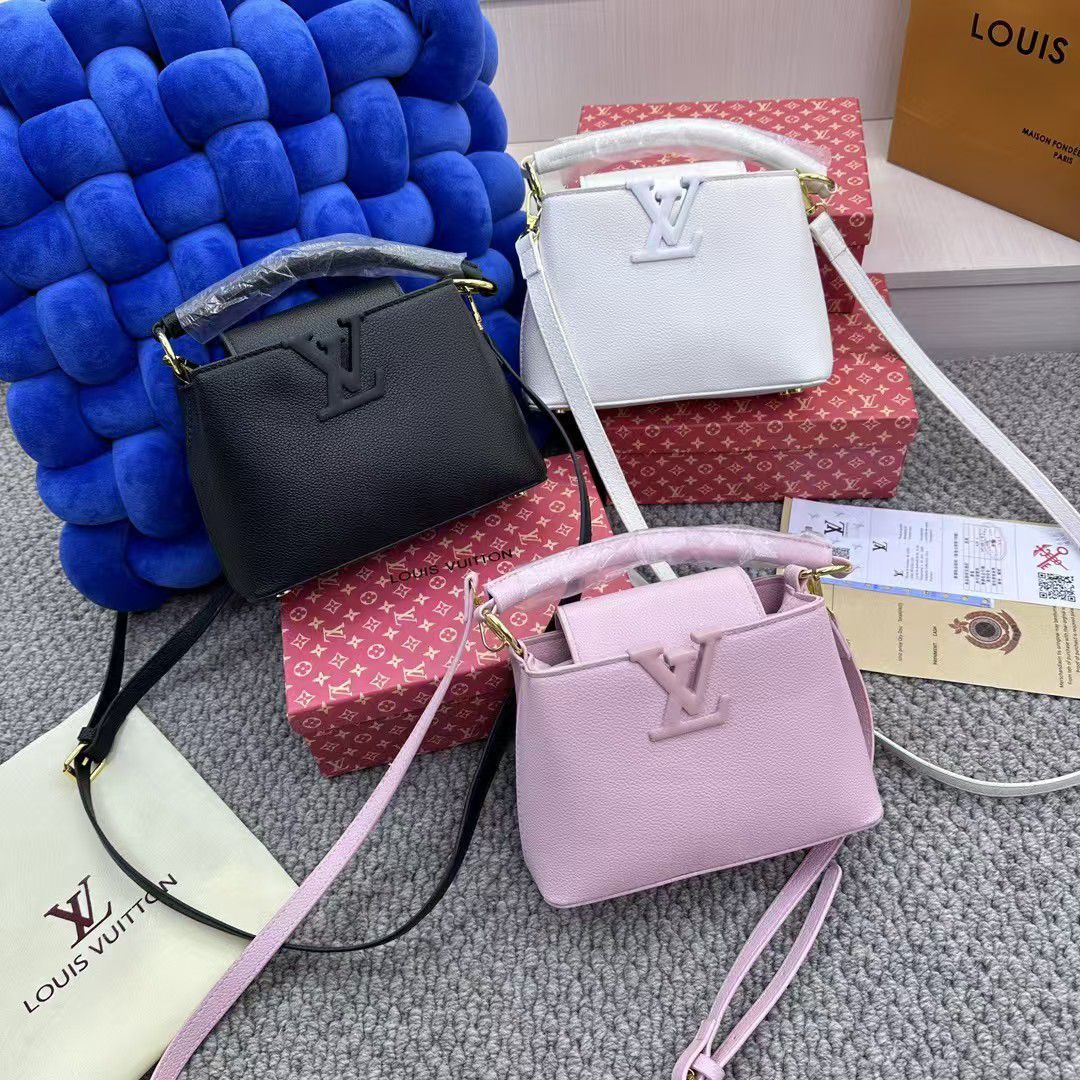 ๐๐ Capucines Mini Leather Bag