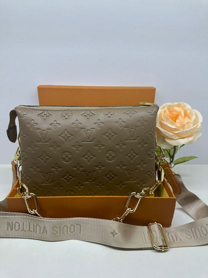 𝐋𝐕 Denim Crossbdy Bag With Chain