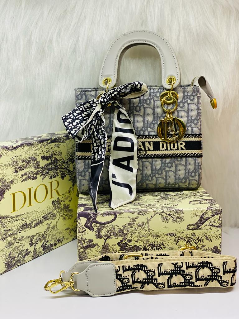 LADY D-LITE BAG  𝐂.𝐃